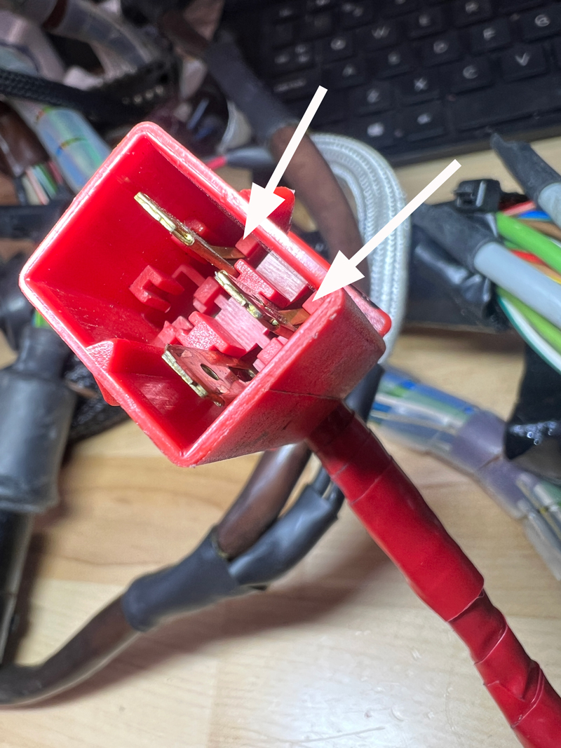 red-connector.jpg