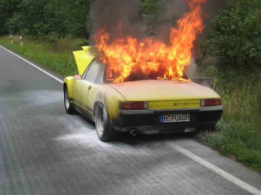 Porsche_914_on_fire.jpg