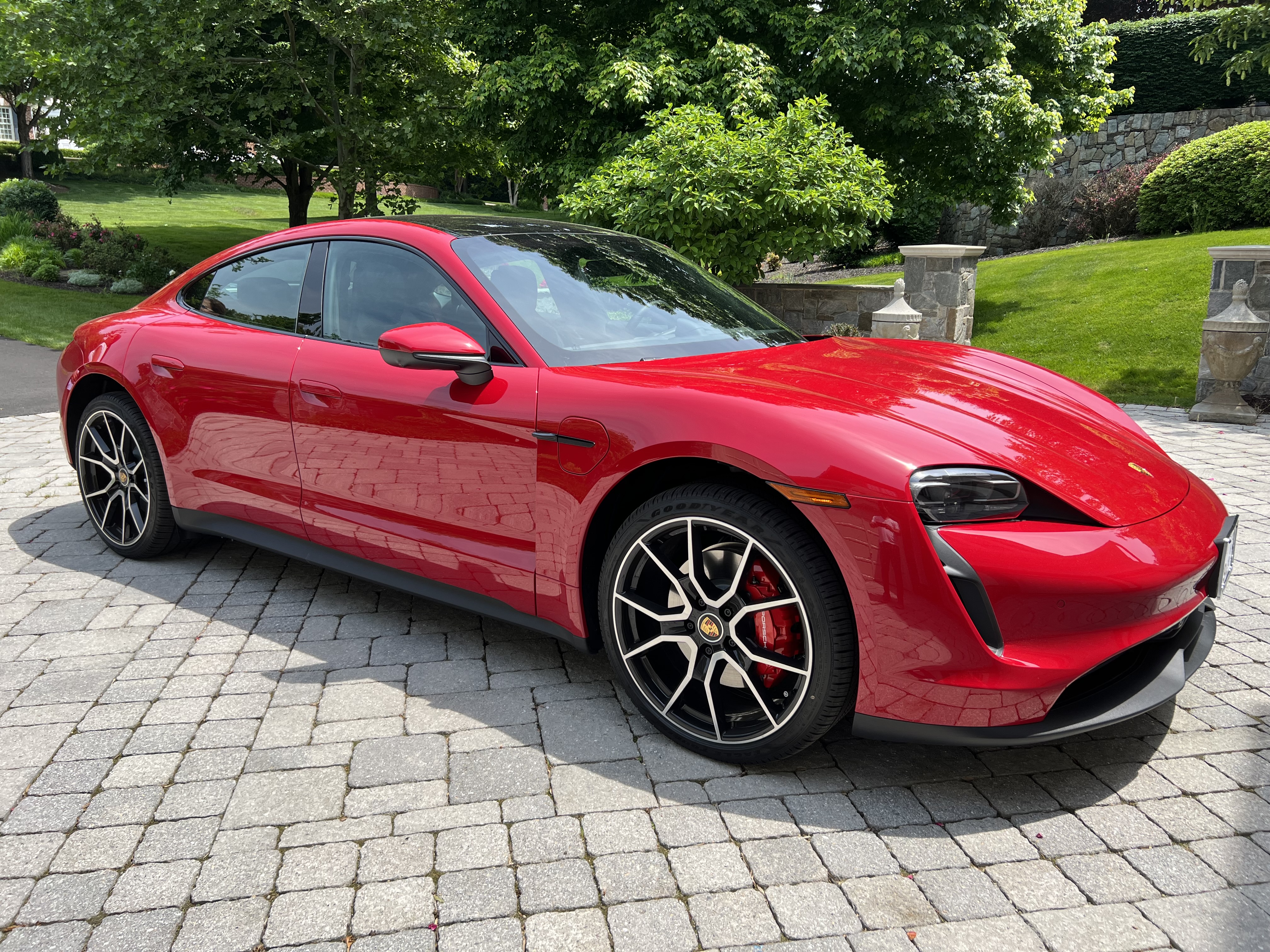 Taycan 4s - exterior.jpg