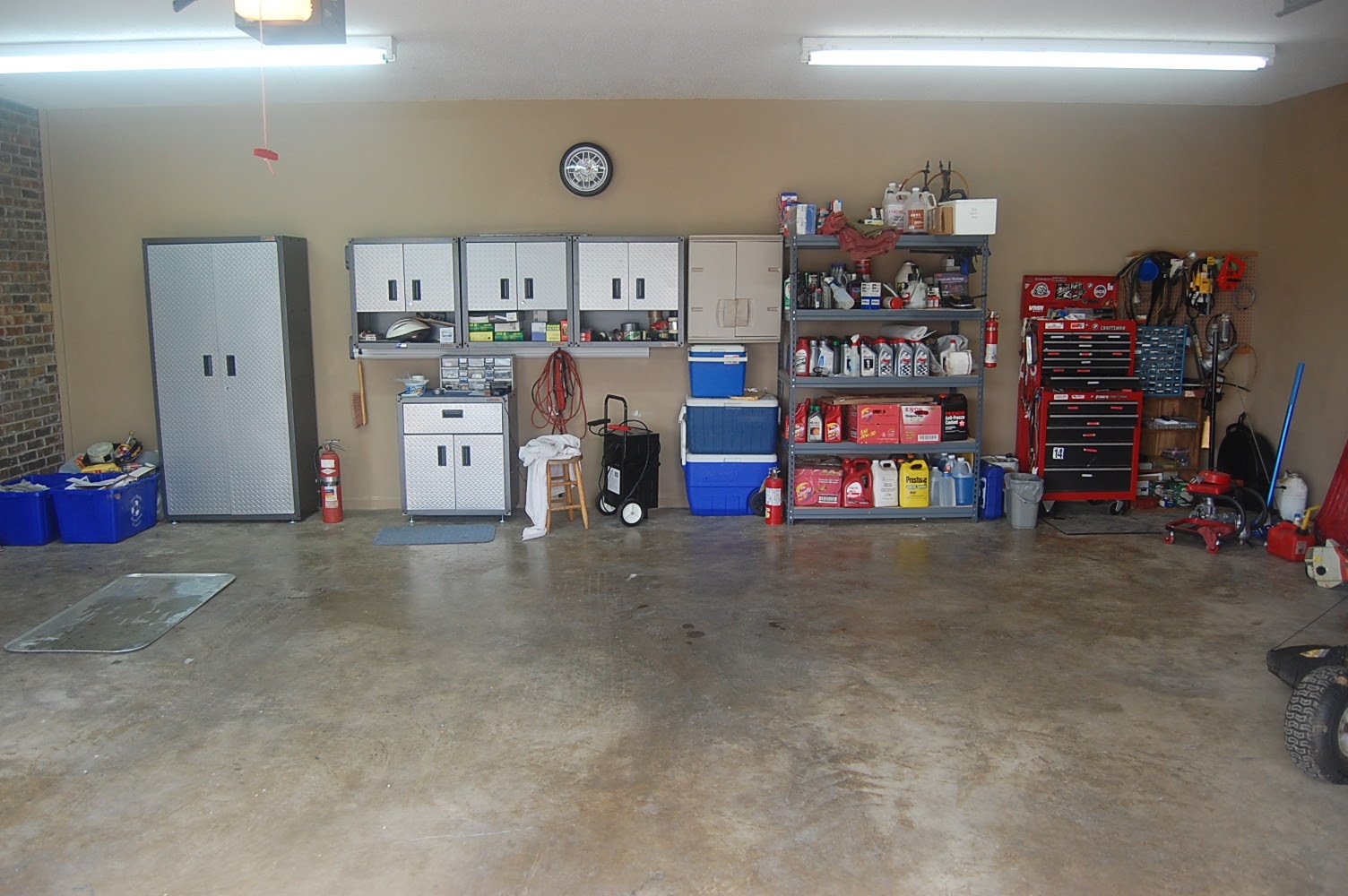 Garage with gladiator.jpg