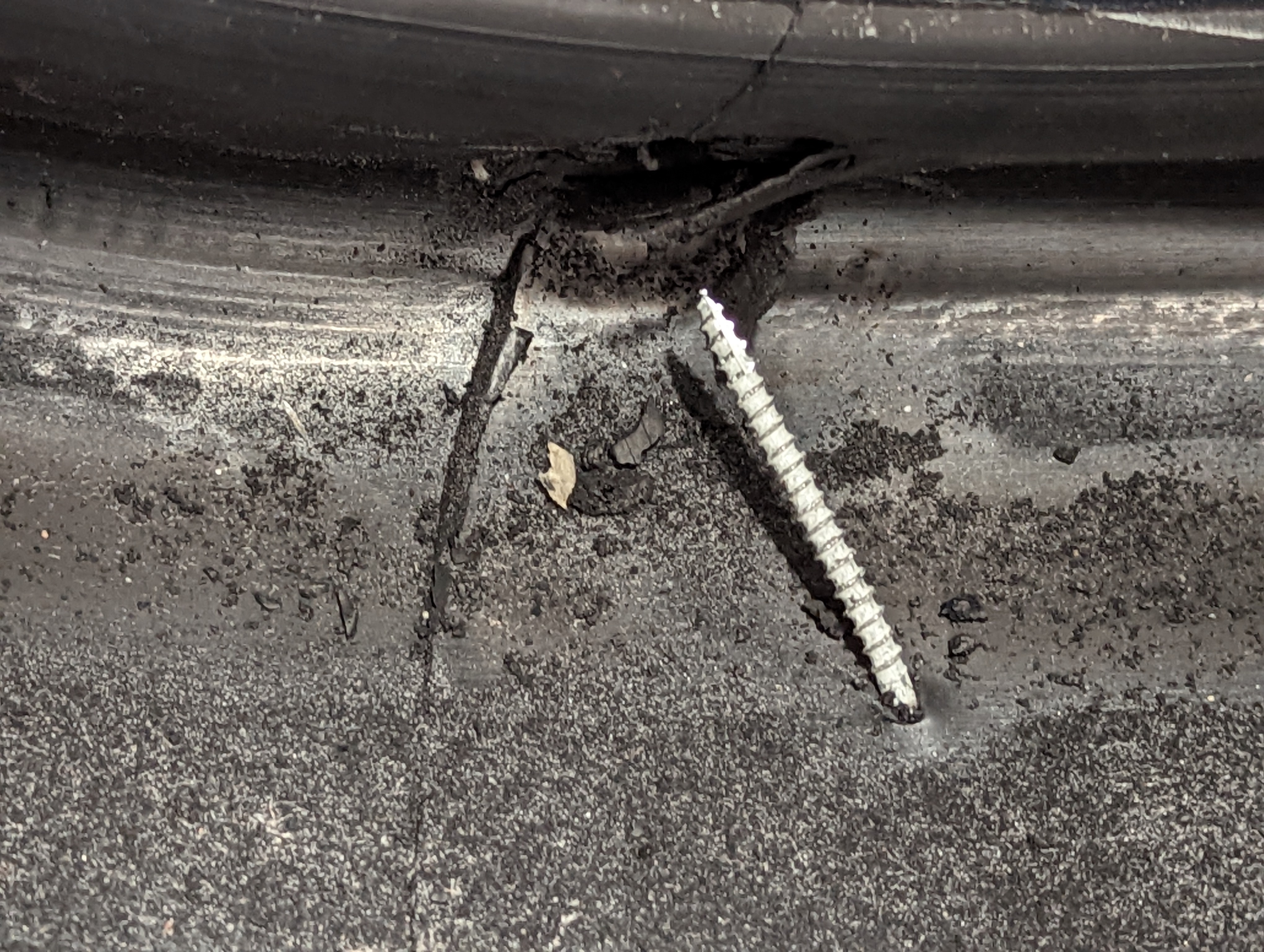 GT4 tire PXL_20220926_155129474 - Copy.jpg